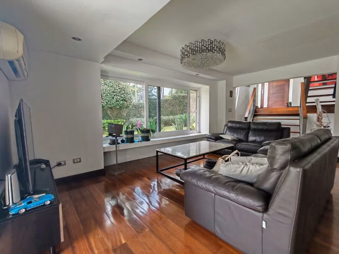 VENTA DE CASA ELEGANTE AMOBLADA EN SAN RAFAEL DE ESCAZÚ A 500 METROS DE MULTIPLAZA - Imagen 6