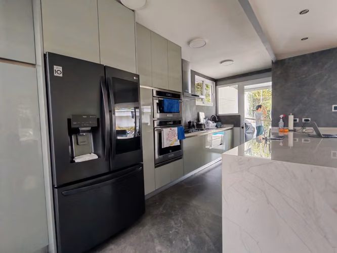VENTA DE CASA ELEGANTE AMOBLADA EN SAN RAFAEL DE ESCAZÚ A 500 METROS DE MULTIPLAZA - Imagen 5