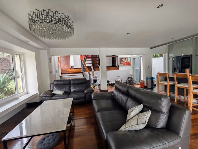 VENTA DE CASA ELEGANTE AMOBLADA EN SAN RAFAEL DE ESCAZÚ A 500 METROS DE MULTIPLAZA - Imagen 7