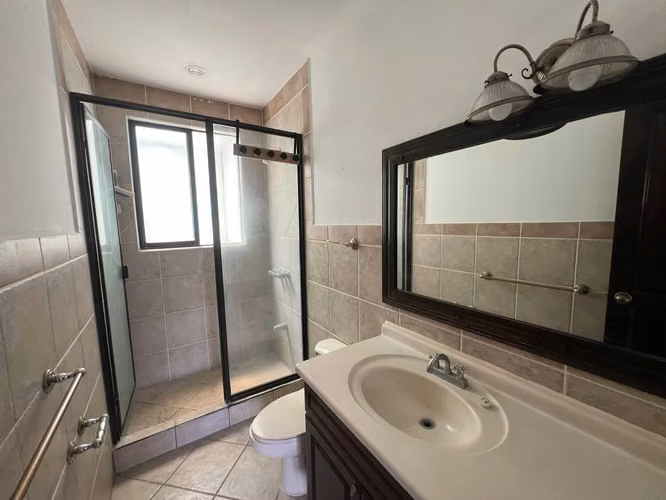 Se vende townhouse  en GUACHIPELIN de Escazú por distrito cuatro  - Imagen 18
