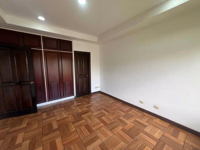 Se vende townhouse  en GUACHIPELIN de Escazú por distrito cuatro  - Imagen 13