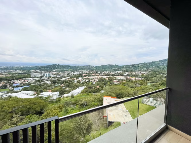 Apartamento en alquiler en torre Aviva Santa Ana