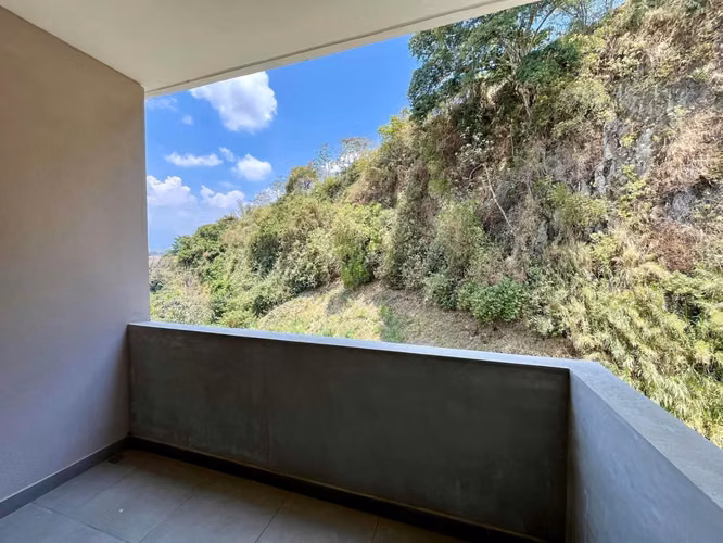 Bosques del Café, full amueblado, hermoso-lujoso-amplio, 3 hab, 2.5 baños, A/C, 2 balcones. - Imagen 12