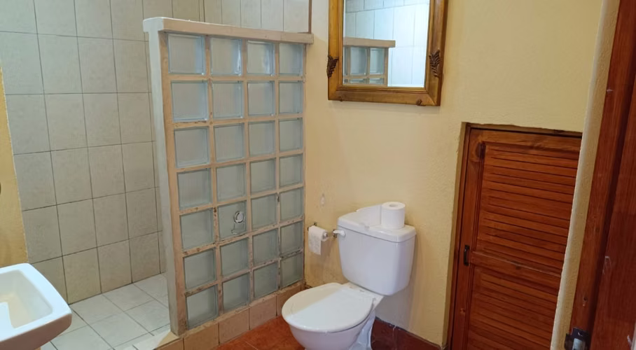 ¡Tu propio oasis sin las restricciones de un condominio! Ideal para profesionales o parejas en busca de tranquilidad. - Imagen 8