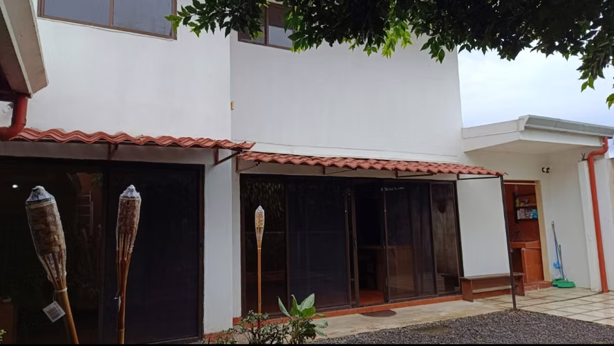 Nice house for residential use, safe, only for 2 people and 1 pet in quiet residential