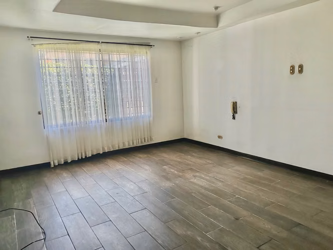 Rohrmoser Se Alquila  Acogedora Casa   de 1 Planta C/980 000 - Imagen 3