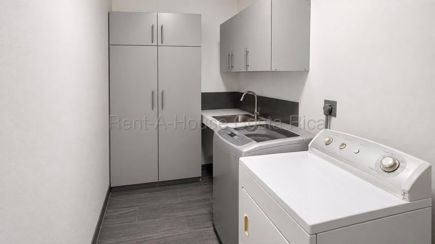 Venta de Casa en Rohrmoser, San José.  - Imagen 3