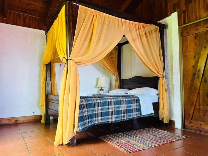 Venta de Hotel en Barva San José de La Montaña. 27-189