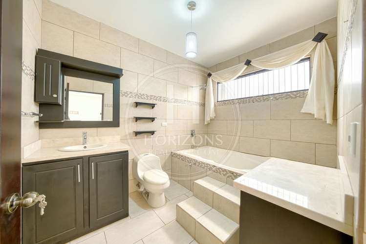 Casa en Condominio Lomas de Montes de Oca 350m² 2 Habitaciones y Oficina noj1220ij - Imagen 20