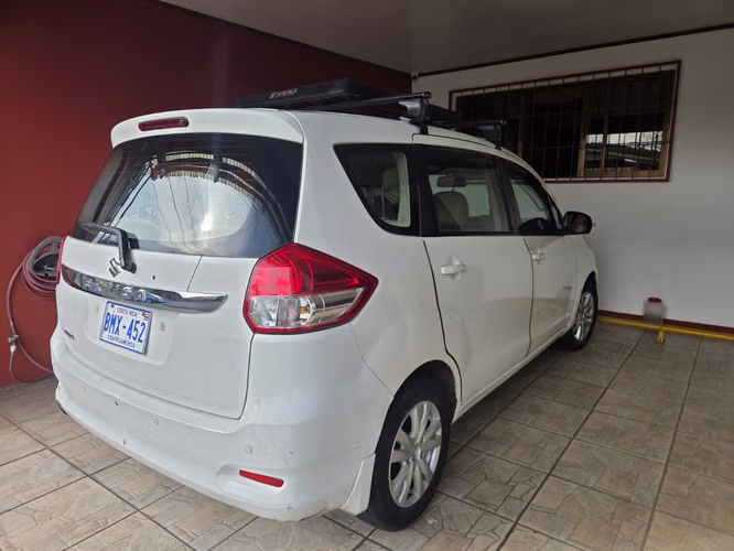 Suzuki Ertiga 2017 automático 7 pasajeros. Precio negociable