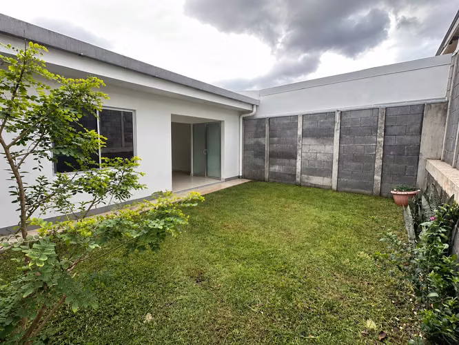 1 FLOOR HOUSE RENTAL, 2 ROOMS, WITH LARGE PATIO, IN CONDO