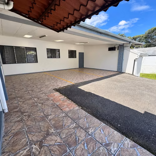 Propiedad con Locales Comerciales y 3 Viviendas en Sabanilla, Montes de Oca, San José - Imagen 4