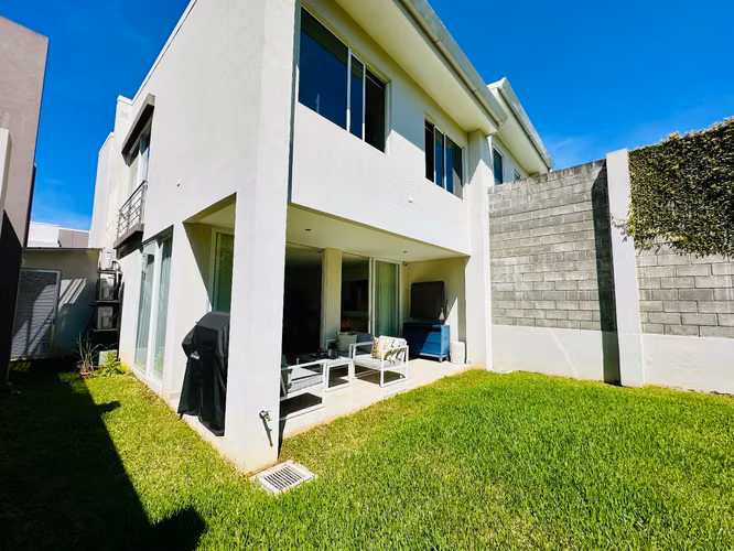 VENTA DE AMPLIA CASA EN CONDOMINIO LA ARBOLEDA, BELEN - Imagen 4