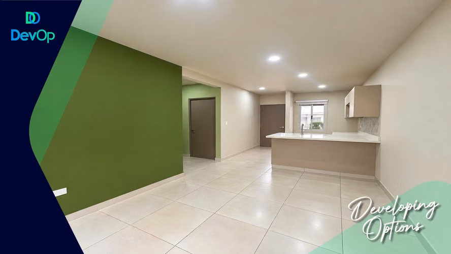 ALQUILER DE CASA DE UNA PLANTA, 2 HABITACIONES, CON AMPLIO PATIO, EN CONDOMINIO