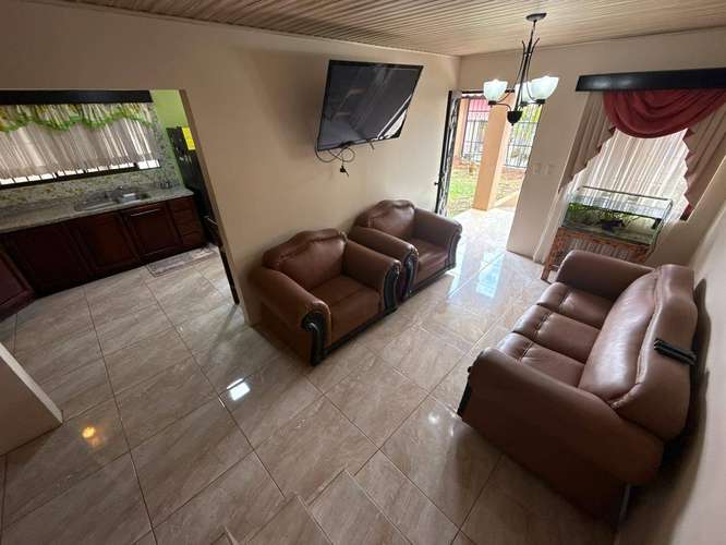 Casa de dos niveles en venta en Residencial Las Lomas, Puente de Piedra de Grecia. - Imagen 4