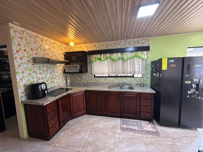 Casa de dos niveles en venta en Residencial Las Lomas, Puente de Piedra de Grecia. - Imagen 5