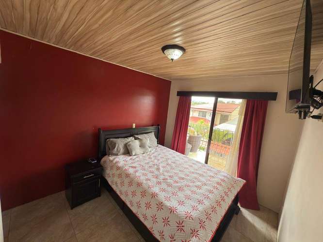 Casa de dos niveles en venta en Residencial Las Lomas, Puente de Piedra de Grecia. - Imagen 9