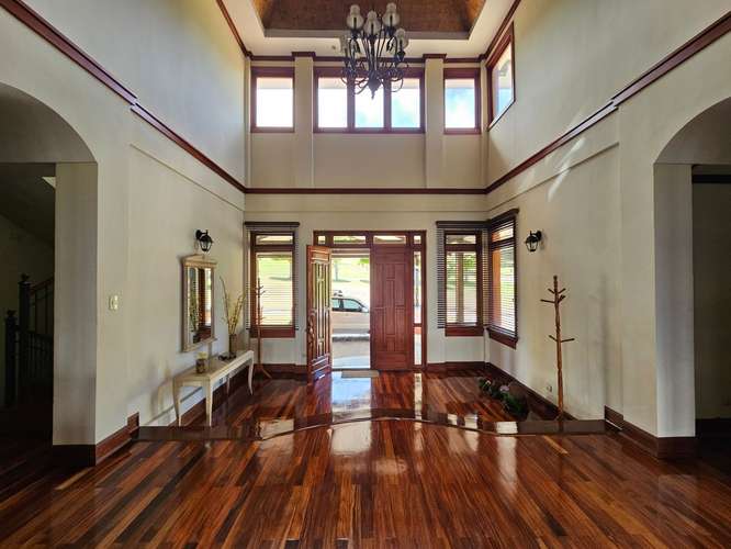 Lujosa Residencia con financiamiento, Concepción de San Rafael, Heredia - Imagen 3