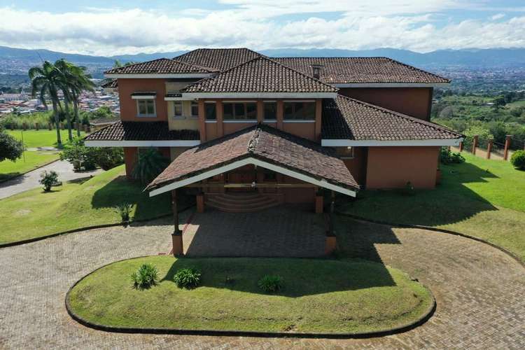 Lujosa Residencia con financiamiento, Concepción de San Rafael, Heredia