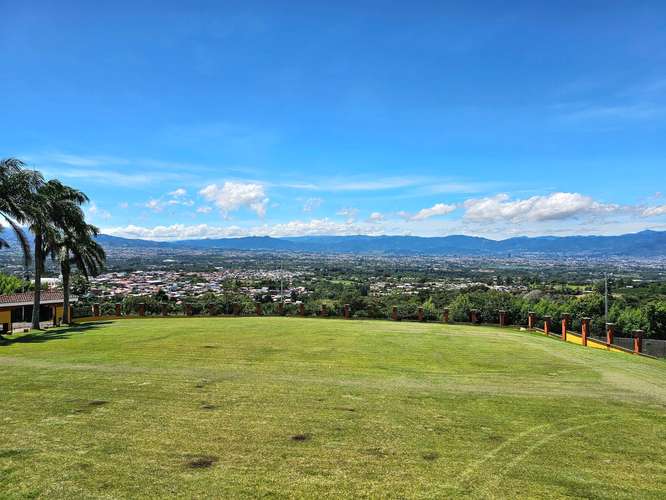Lujosa Residencia con financiamiento, Concepción de San Rafael, Heredia - Imagen 2