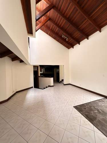 EXCLUSIVA PROPIEDAD CON 2 RESIDENCIAS EN SAN RAFAEL DE ESCAZÚ - Imagen 7
