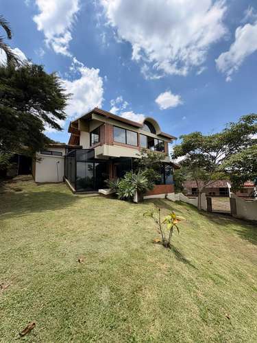 EXCLUSIVA PROPIEDAD CON 2 RESIDENCIAS EN SAN RAFAEL DE ESCAZÚ