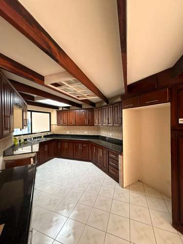 EXCLUSIVA PROPIEDAD CON 2 RESIDENCIAS EN SAN RAFAEL DE ESCAZÚ - Imagen 5