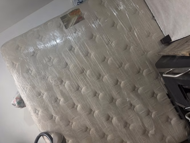 Se vende cama king matrimonial colchón jirón premium con dos bases sin espaldar 150 San Diego de tres rios 