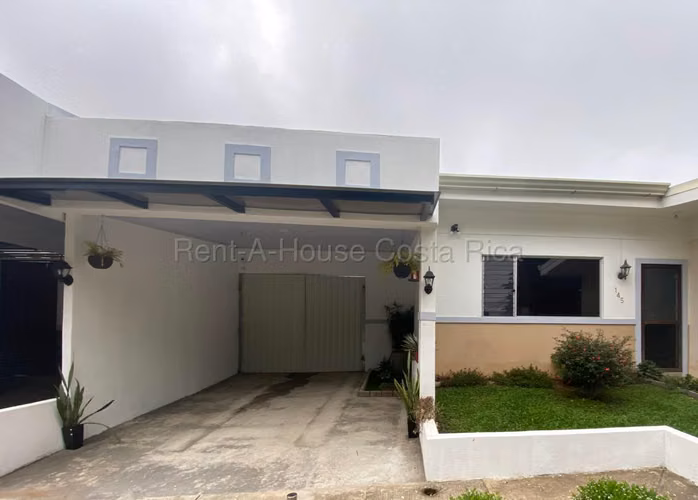 Casa de 1 Planta en Alajuela con Jardín y Cochera para 2