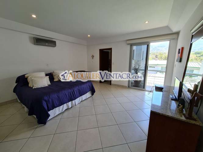 CONDO ESQUINERO AMUEBLADO DE 3 HABIT. EN BELLO HORIZONTE ESCAZU - Imagen 13