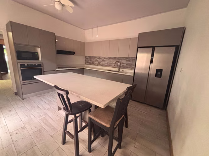 Venta casa de 1 Planta con cocina remodelada en Hatillo 7 - Imagen 2
