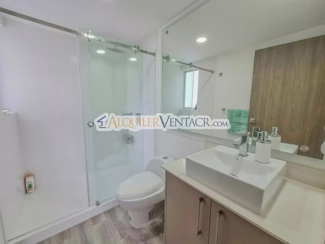 Lujoso Penthouse amueblado con vista en torre Paradisus Rohrmoser Pavas