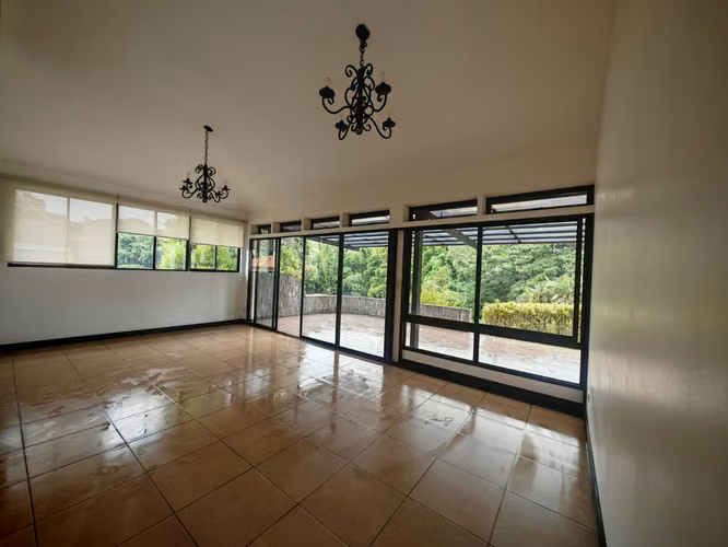 The house is rented in Condominio Ana Bolena, located in Alajuela.