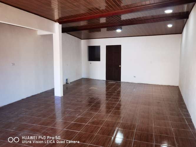 Venta de 3 locales comerciales alquilados en Gravilias - Imagen 3