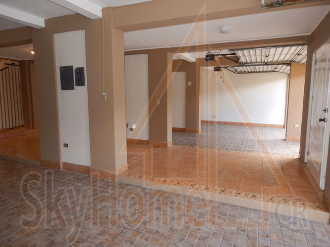 Edificio comercial en venta o alquiler / Curridabat / Adaptado a Ley 7600 - Imagen 4