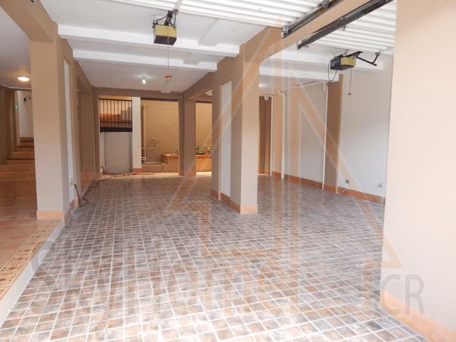 Edificio comercial en venta o alquiler / Curridabat / Adaptado a Ley 7600 - Imagen 3