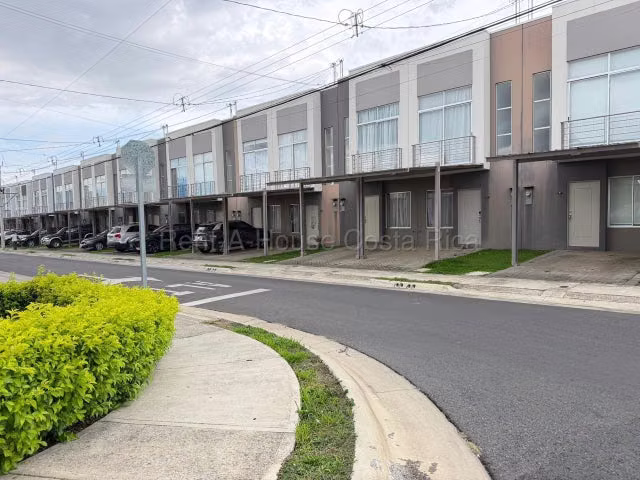 Venta de Casa en San Antonio de Alajuela. 25-646 