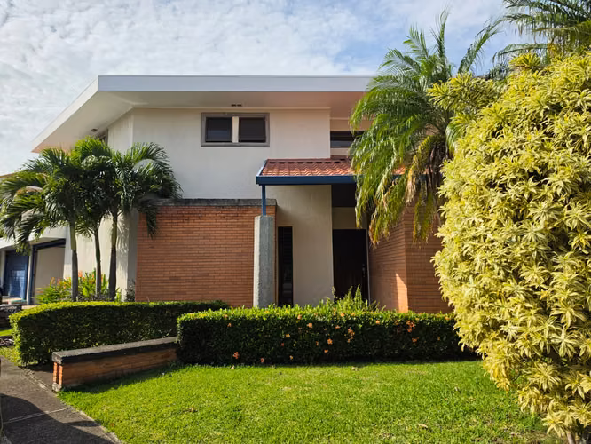 CASA EN ALQUILER | RÍO ORO, SANTA ANA