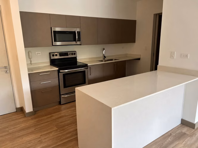 9 / Alquiler / Apartamento / Brasil Santa Ana / Condominio / Seguro