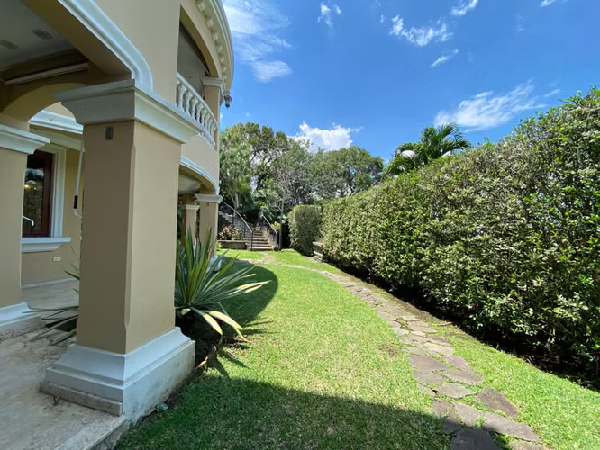 Casa en Venta en Santa Ana | 827 m² | Vista al Valle - Imagen 2