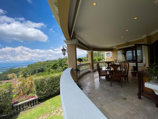 Casa en Venta en Santa Ana | 827 m² | Vista al Valle