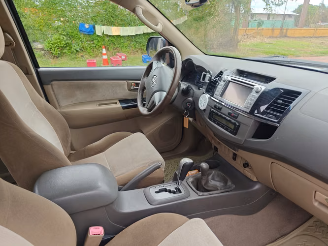 Toyota Fortuner 2012 
