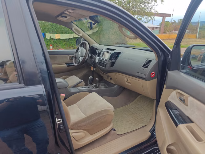 Toyota Fortuner 2012 