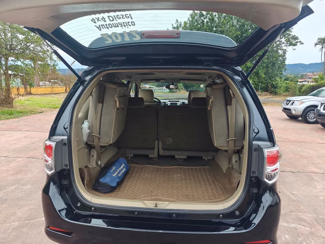 Toyota Fortuner 2012 