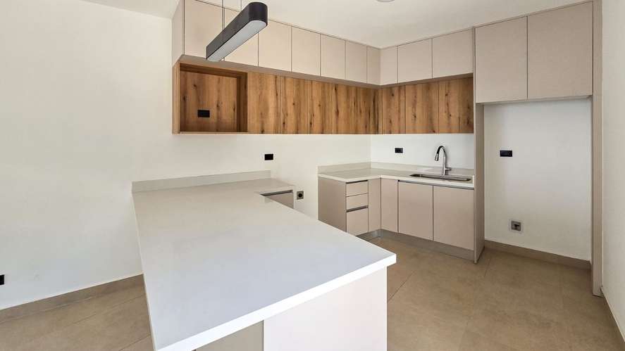 Alquiler de moderna casa nueva ubicada en Escazú - Imagen 3