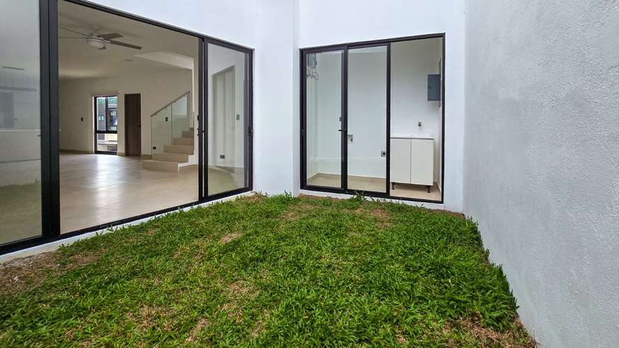 Alquiler de moderna casa nueva ubicada en Escazú - Imagen 6