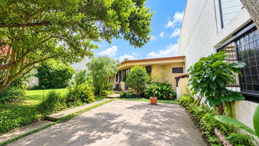 Se vende casa en Residencial Puruses en Guayabo de Curridabat  - Imagen 2