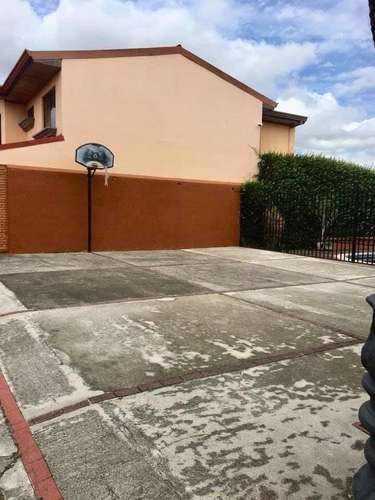 Se vende casa de dos pisos en condominio Providencia en Moravia  - Imagen 5