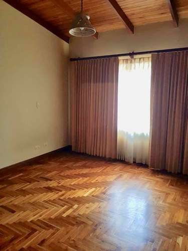 Se vende casa de dos pisos en condominio Providencia en Moravia  - Imagen 2