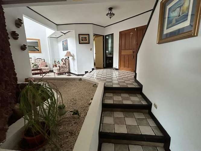 SE VENDE CASA INDEPENDIENTE CERCA DE LOMAS DEL ZURQUI - SAN ISIDRO - HEREDIA - Imagen 5